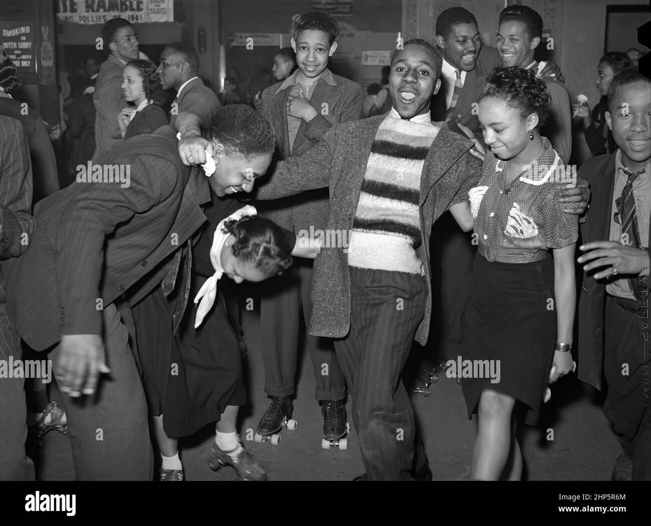 People Roller Skating, Savoy Ballroom, Chicago, Illinois, USA, Russell Lee, U.S. Office of war Information/U.S. Farm Security Administration, April 1941 Stockfoto