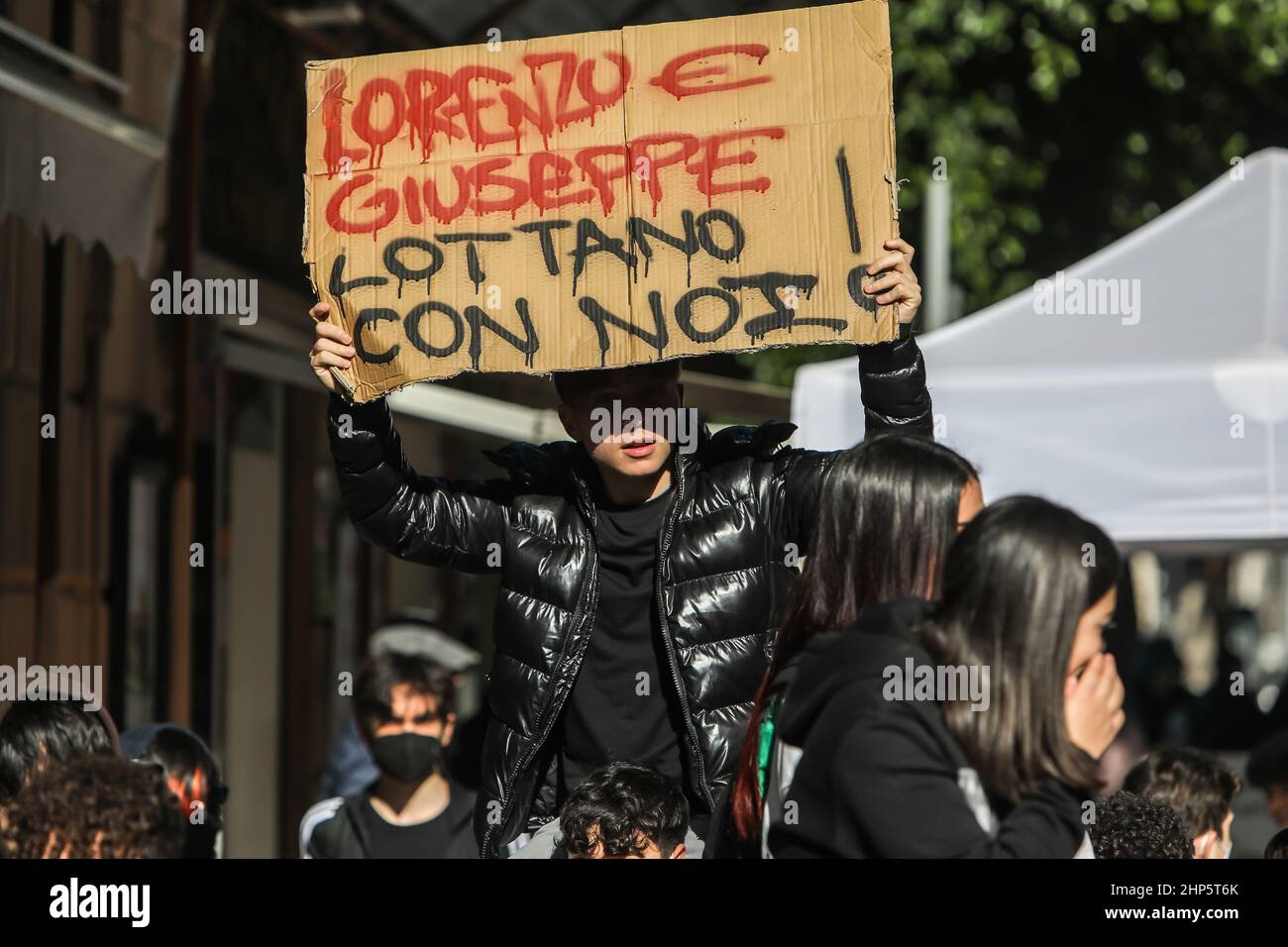 Palermo, Italien. 18th. Februar 2022. Schüler Schule-Arbeit Wechsel Demonstration in Palermo. (Bild: © Antonio Melita/Pacific Press via ZUMA Press Wire) Stockfoto