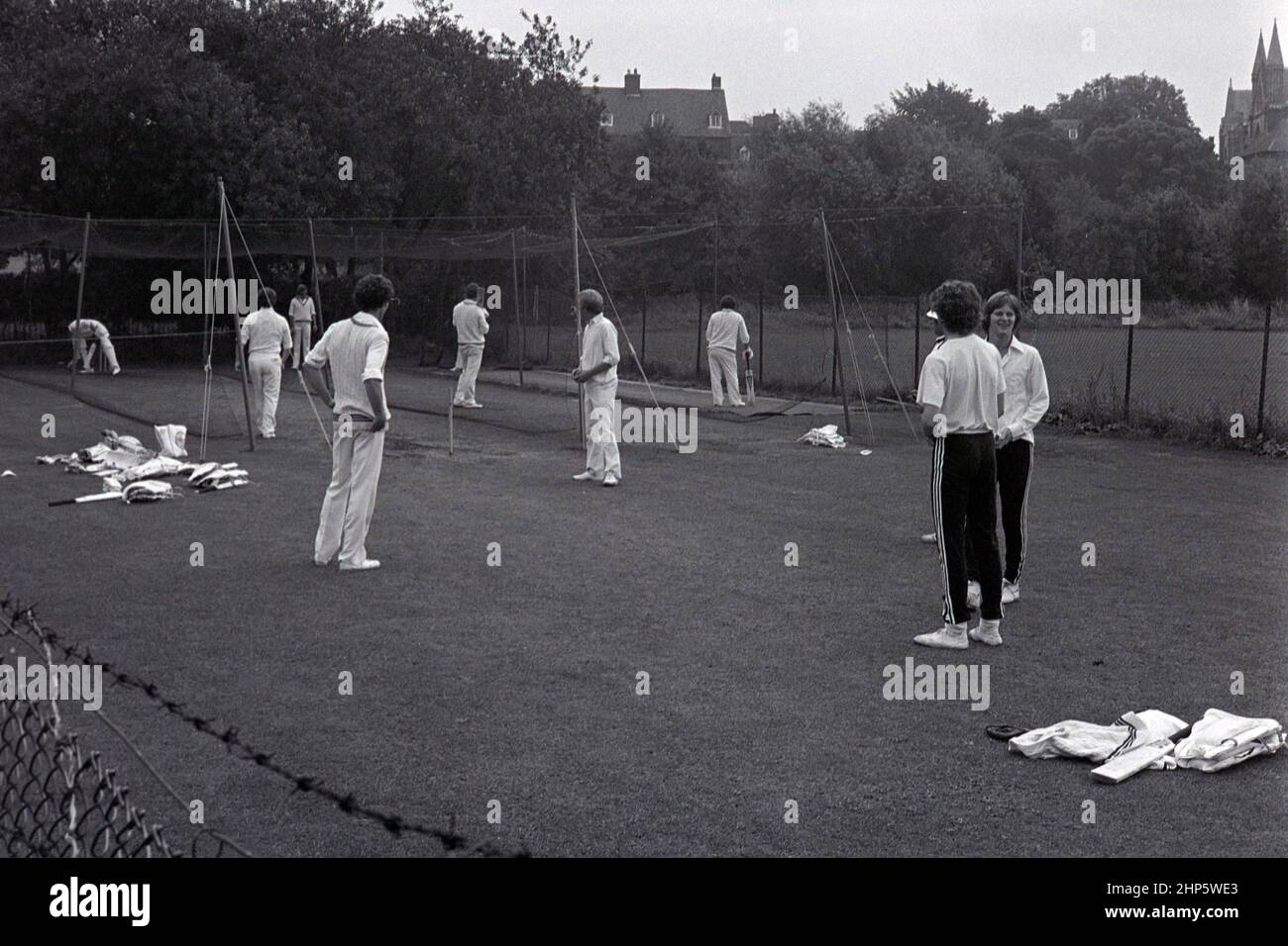 New Zealand Cricket Touring Cricketspieler nehmen an Net Practice Teil, bevor sie Worcestershire im NZ Tour Match, New Road, Worcester, England 19 August1978 spielen Stockfoto