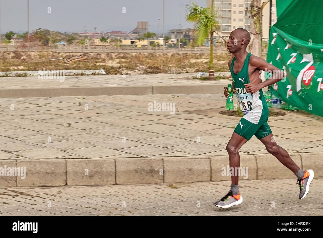 Die Athleten nehmen am Access Bank Lagos City Marathon Teil, einem Silver-Label-Marathon 42km, der am 12. Februar 2022 in Lagos, Nigeria, stattfand. Stockfoto