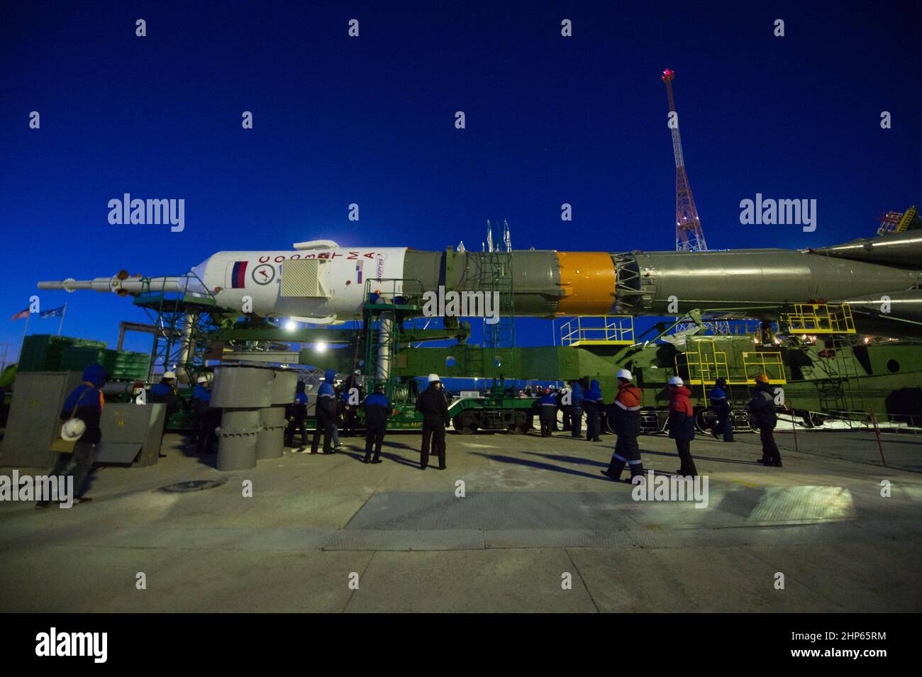 Am Freitag, den 21. November 2014, bereiten sich die Arbeiter darauf