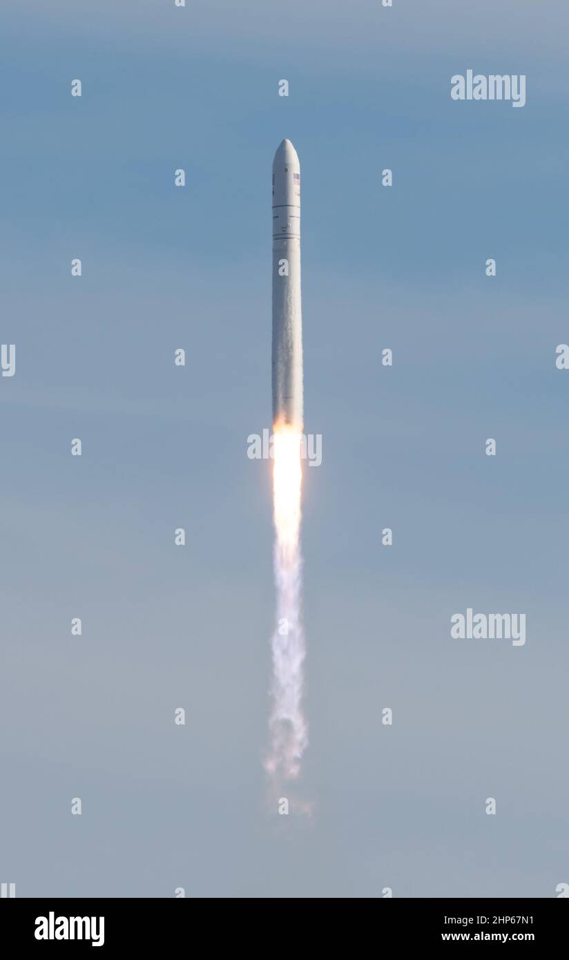 Die Northrop Grumman Antares-Rakete mit Cygnus-Nachversorgung an Bord startet ab Pad-0A, Samstag, 15. Februar 2020, in der Wallops Flight Facility der NASA in Virginia. Stockfoto