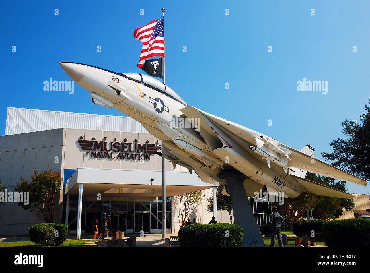 Ein Grumman F14 steht vor dem Museum of Naval Aviation in Pensacola, Florida Stockfoto