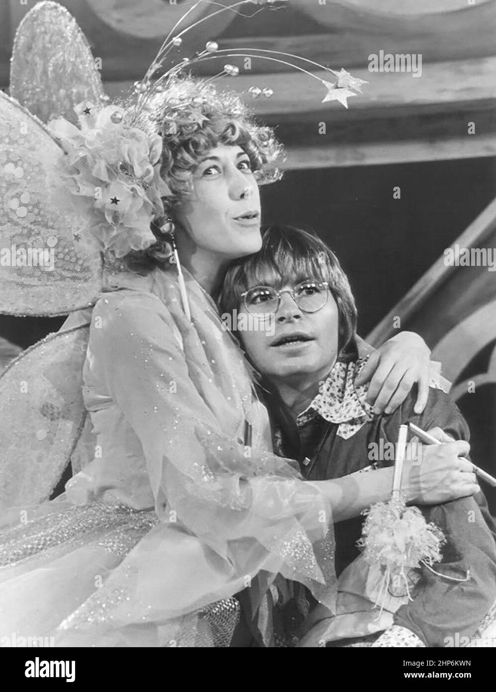 Werbefoto von Lily Tomlin und John Denver aus dem Fernsehsender John Denver Special. Die Pressemitteilung datiert vom 19. Februar 1974. Stockfoto