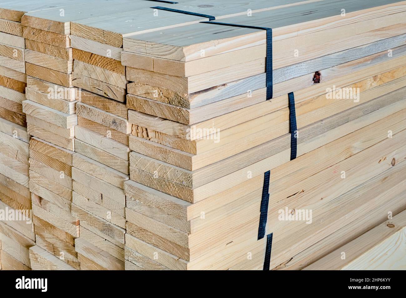 Industrie Holzverarbeitung (Chamcha Holz) Material im Lagerhaus für den Einsatz auf machen Möbel für die Dekoration Haus und Büro Stockfoto