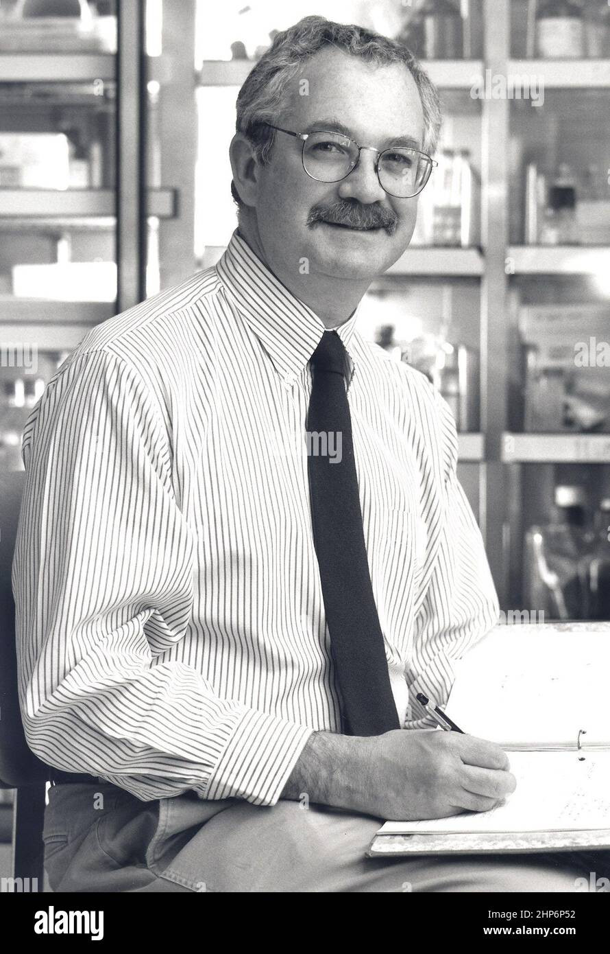 Robert Yarchoan, Abteilungsleiter, Leiter der Abteilung für Retrovirale Erkrankungen, Abteilung für HIV- und AIDS-Malignität, Zentrum für Krebsforschung, National Cancer Institute Ca. April 1997 Stockfoto
