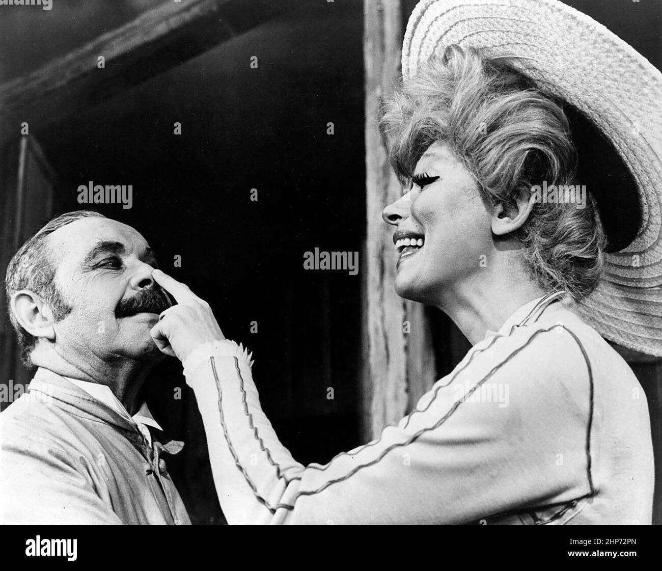 Werbefoto von Carol Channing und David Burns im Broadway-Stück, Hello Dolly Ca. 1964 Stockfoto