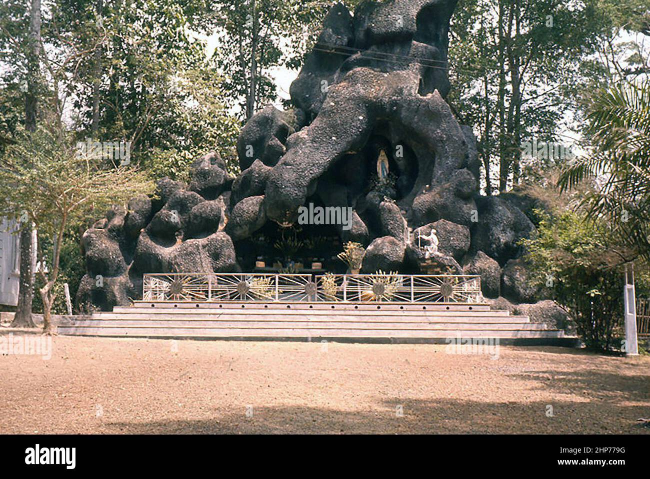 Ein katholischer Schrein am Stadtrand von Saigon - März 1966 - PD Foto mit freundlicher Genehmigung von USMC Stockfoto