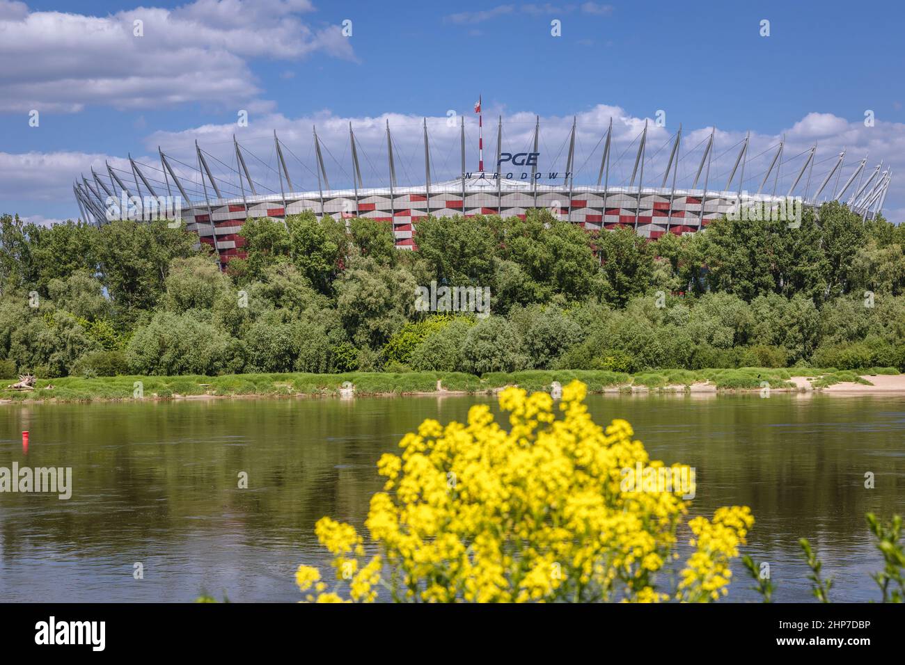 Nationalstadion PGE Narodowy in Warschau, Hauptstadt Polens, Blick von den Vistulan Boulevards über die Weichsel Stockfoto