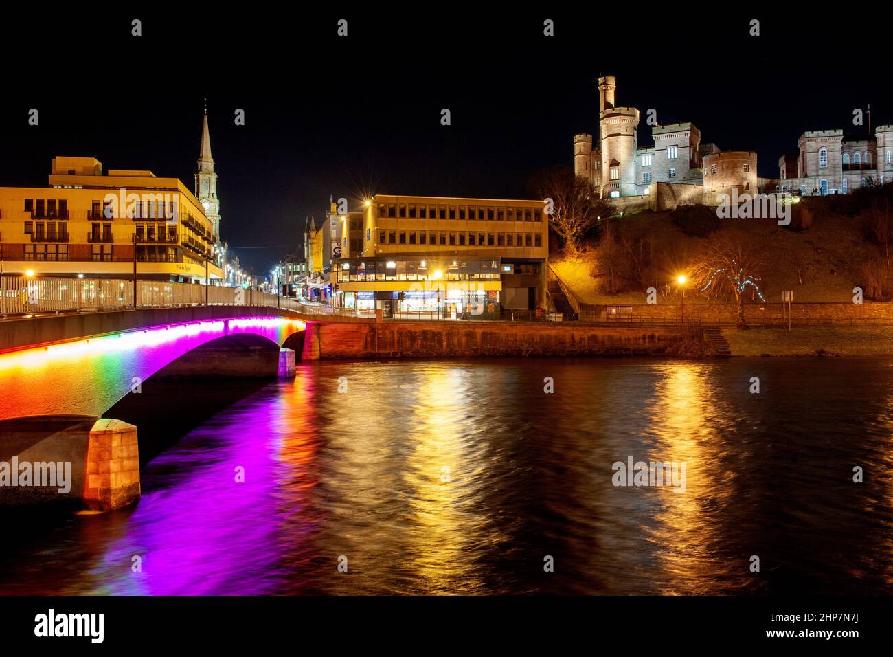 Nachtlandschaft in Inverness mit Ness Bridge, River Ness und Inverness Castle, Inverness, Scottish Highlands, Schottland, Großbritannien Stockfoto