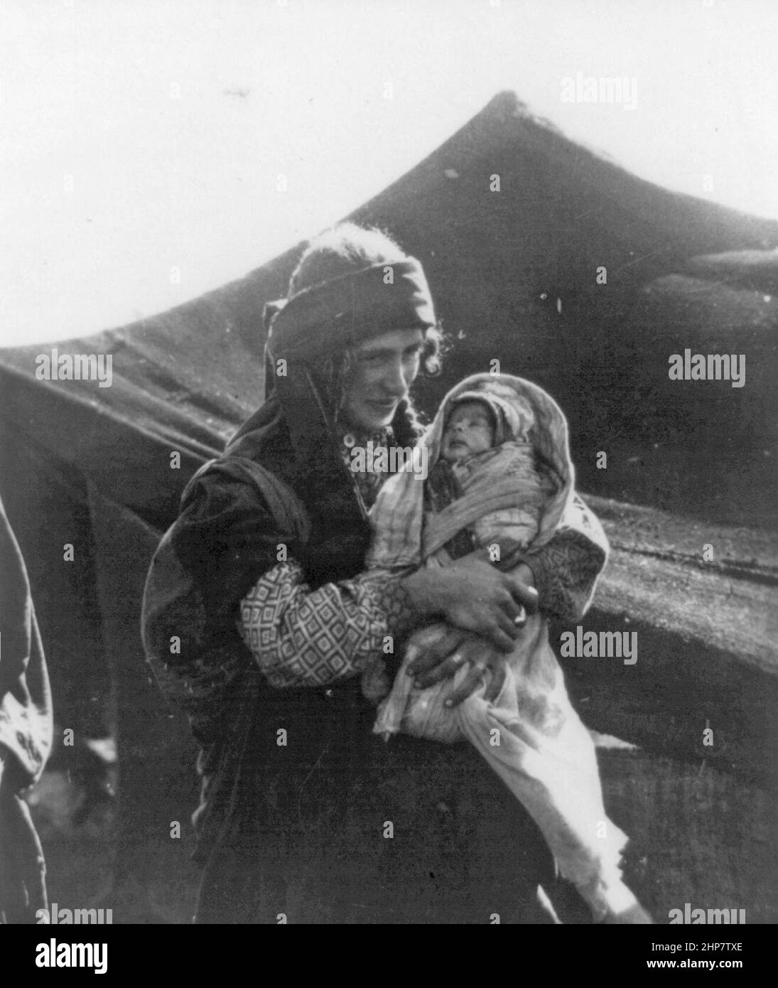 Naher Osten Geschichte: Christian Beduinen Madonna - Mutter und Baby im Zelt Ort: Ca. zwischen 1920 und 1933 Stockfoto
