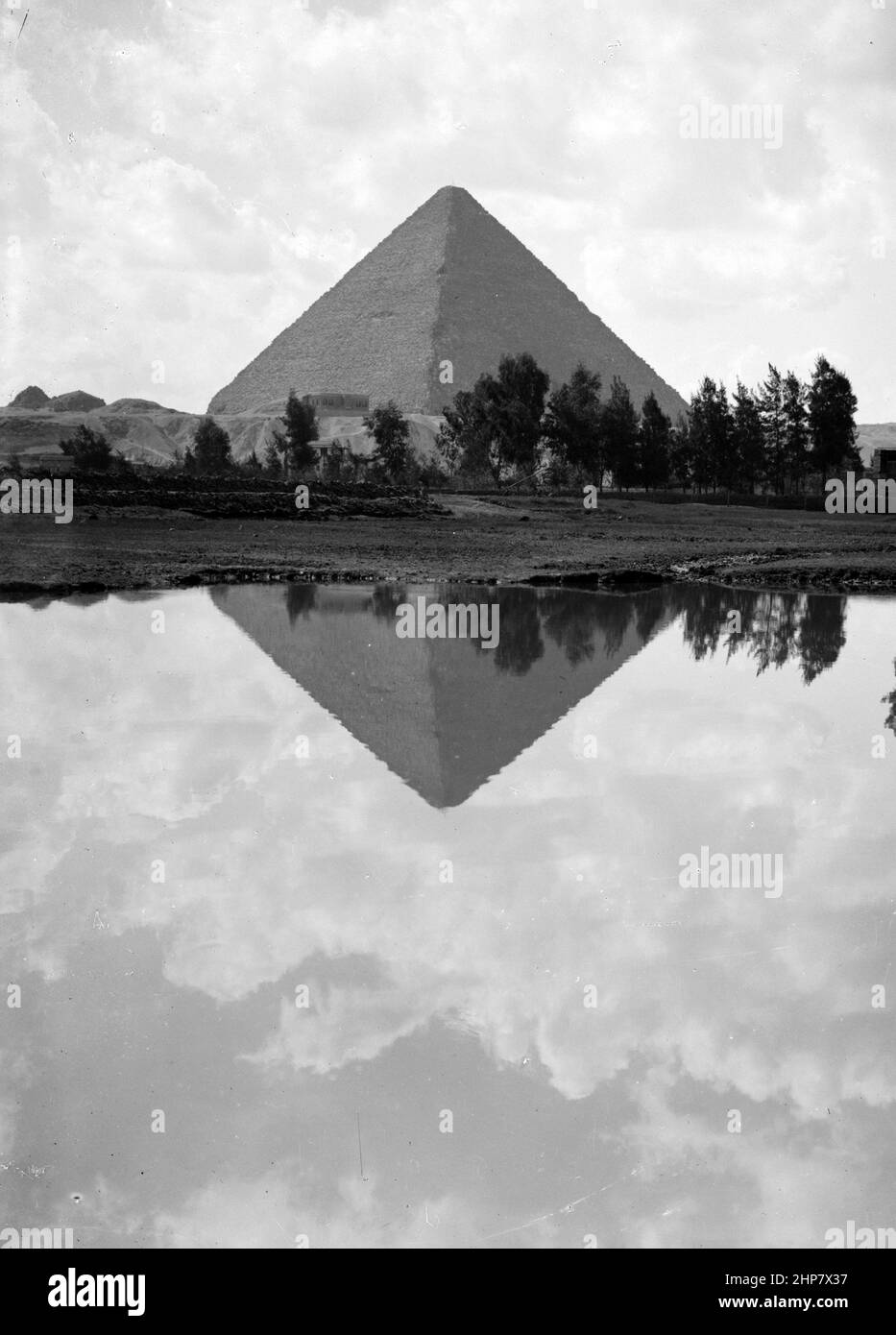 Geschichte des Nahen Ostens: Über die Wüste nach Sinai. Die große Cheops-Pyramide. Lage: Ägypten--Izah Ca. 1900 Stockfoto