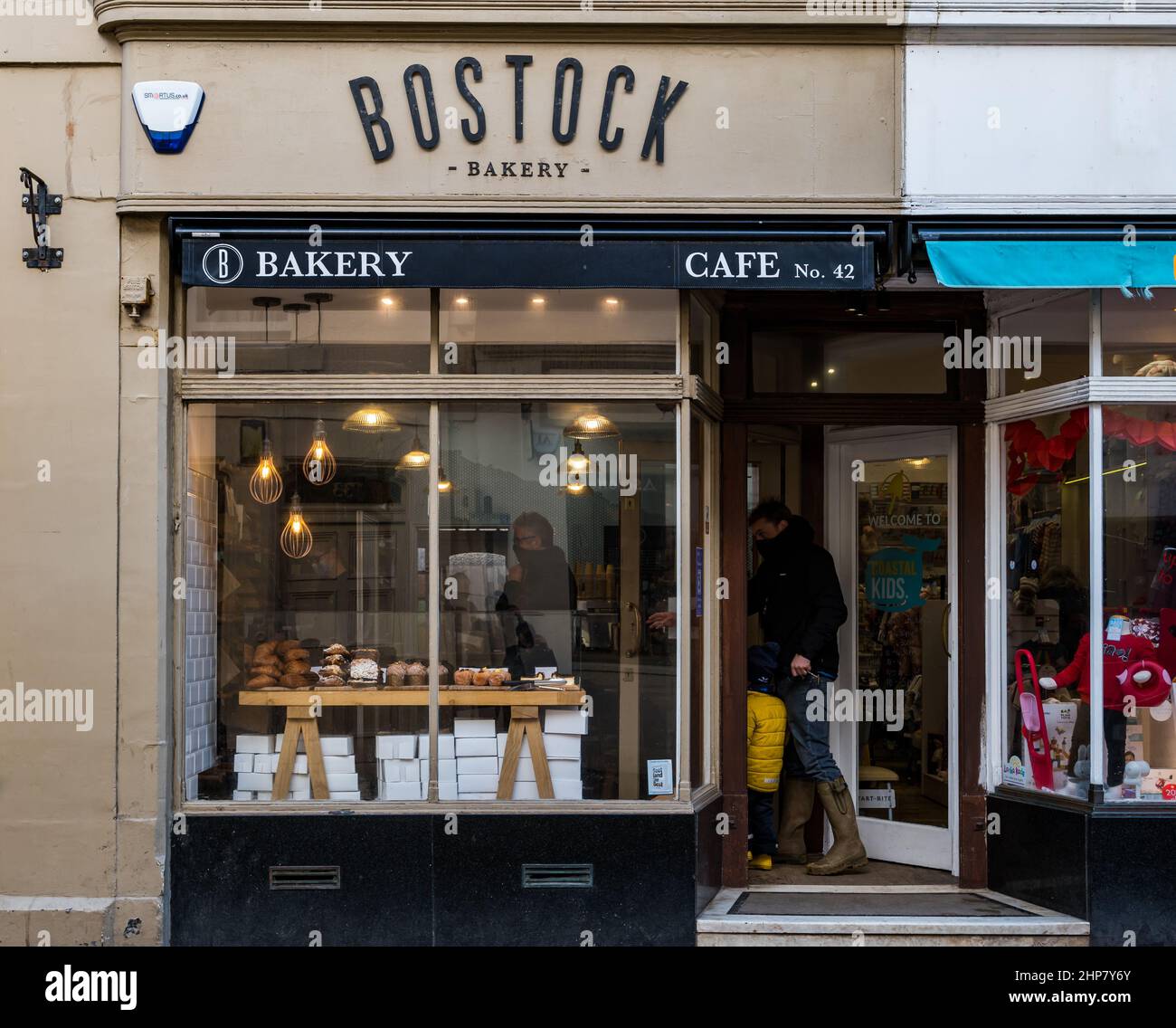 Außenansicht von Ladenfront, Bostock Bakery, High Street, North Berwick, Schottland, VEREINIGTES KÖNIGREICH Stockfoto