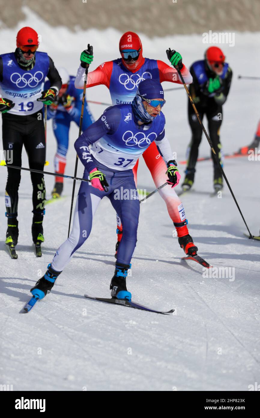 Peking, Hebei, China. 19th. Februar 2022. REMI LINDHOLM (FIN) bei den Herren Langlauf 50km Freestyle während der Olympischen Winterspiele 2022 in Peking im Zhangjiakou Cross-Country Center. (Bild: © David G. McIntyre/ZUMA Press Wire) Stockfoto