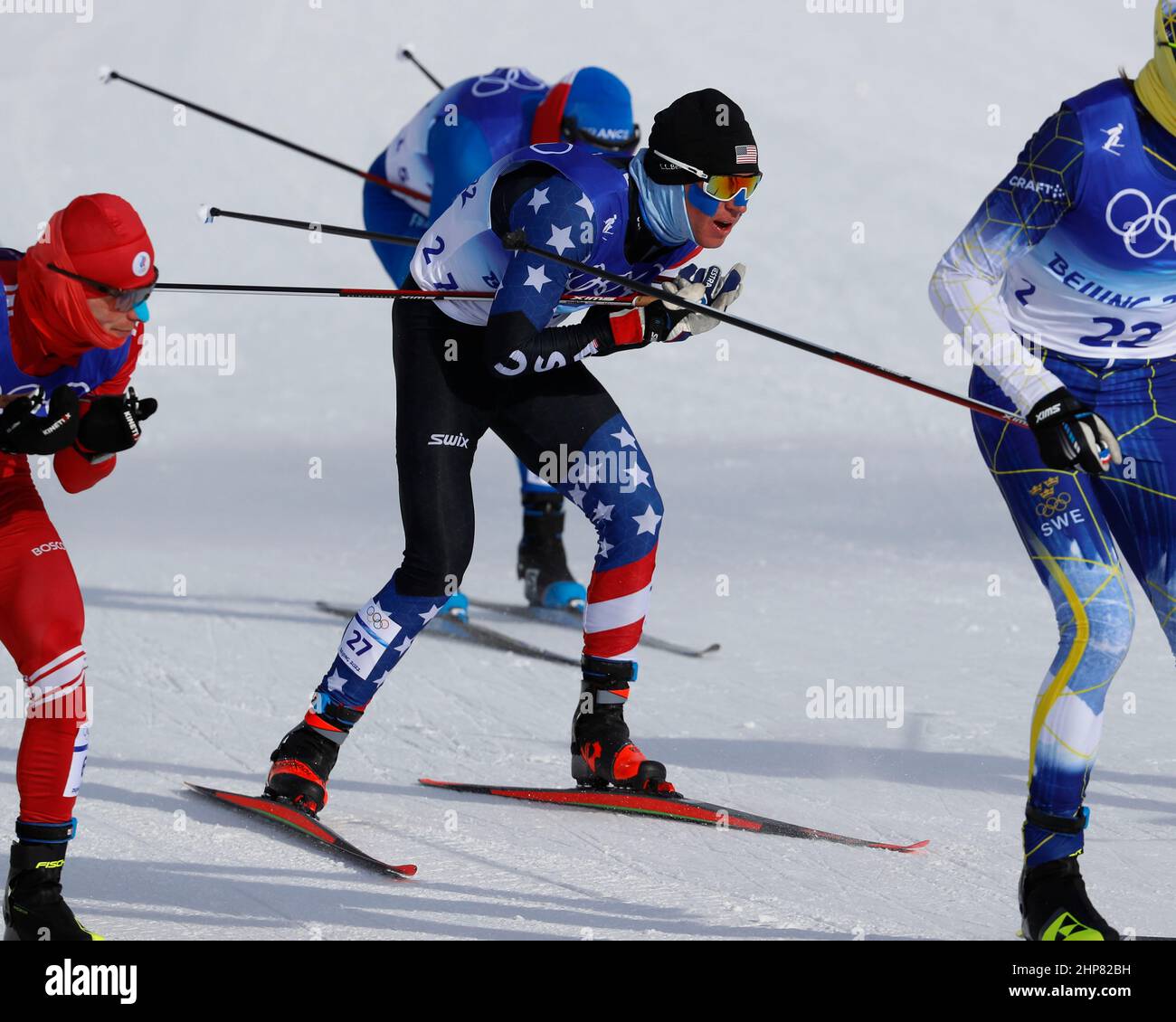 19. Februar 2022, Peking, Hebei, China: Scott Patterson (USA) (Lätzchen 27) im Langlauf-Freestyle der Herren 50km während der Olympischen Winterspiele 2022 in Peking im Zhangjiakou Cross-Country Center. Patterson beendete insgesamt 8th. (Bild: © David G. McIntyre/ZUMA Press Wire) Stockfoto