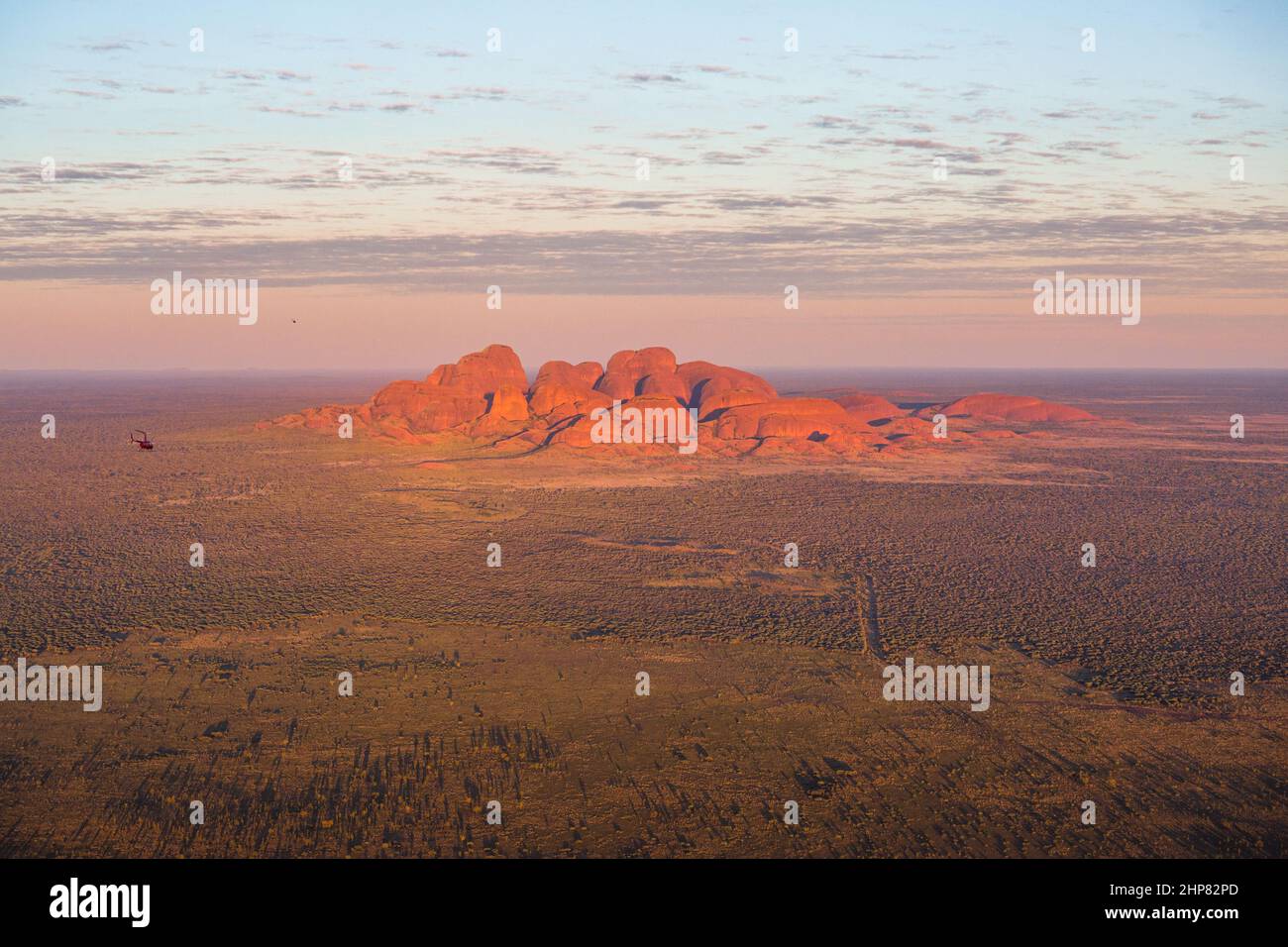 AUSTRALIEN,22. September 2016:Kata Tjuta bei Sonnenaufgang von oben, Northern Territory Stockfoto