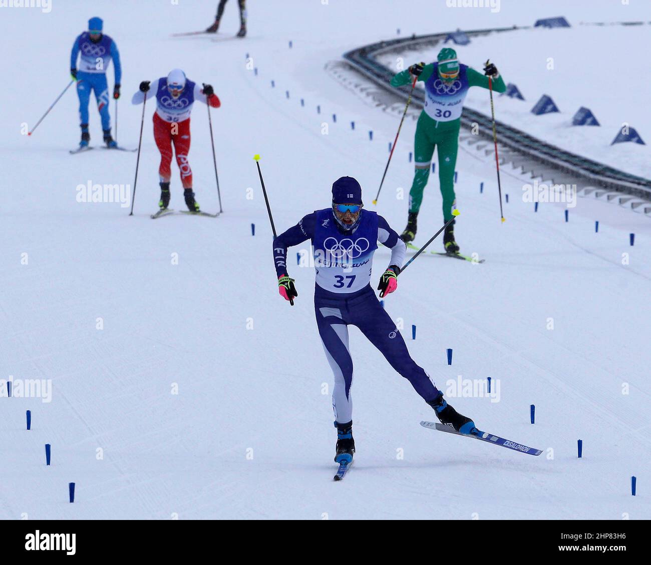 Peking, Hebei, China. 19th. Februar 2022. REMI LINDHOLM (FIN) bei den Herren Langlauf 50km Freestyle während der Olympischen Winterspiele 2022 in Peking im Zhangjiakou Cross-Country Center. (Bild: © David G. McIntyre/ZUMA Press Wire) Bild: ZUMA Press, Inc./Alamy Live News Stockfoto