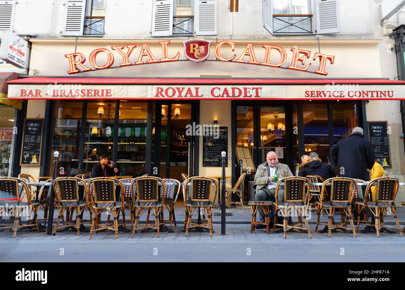 Das Royal Cadet ist ein traditionelles Pariser Restaurant in der Cadet-Straße im 9th. Pariser Arrondissement. Stockfoto