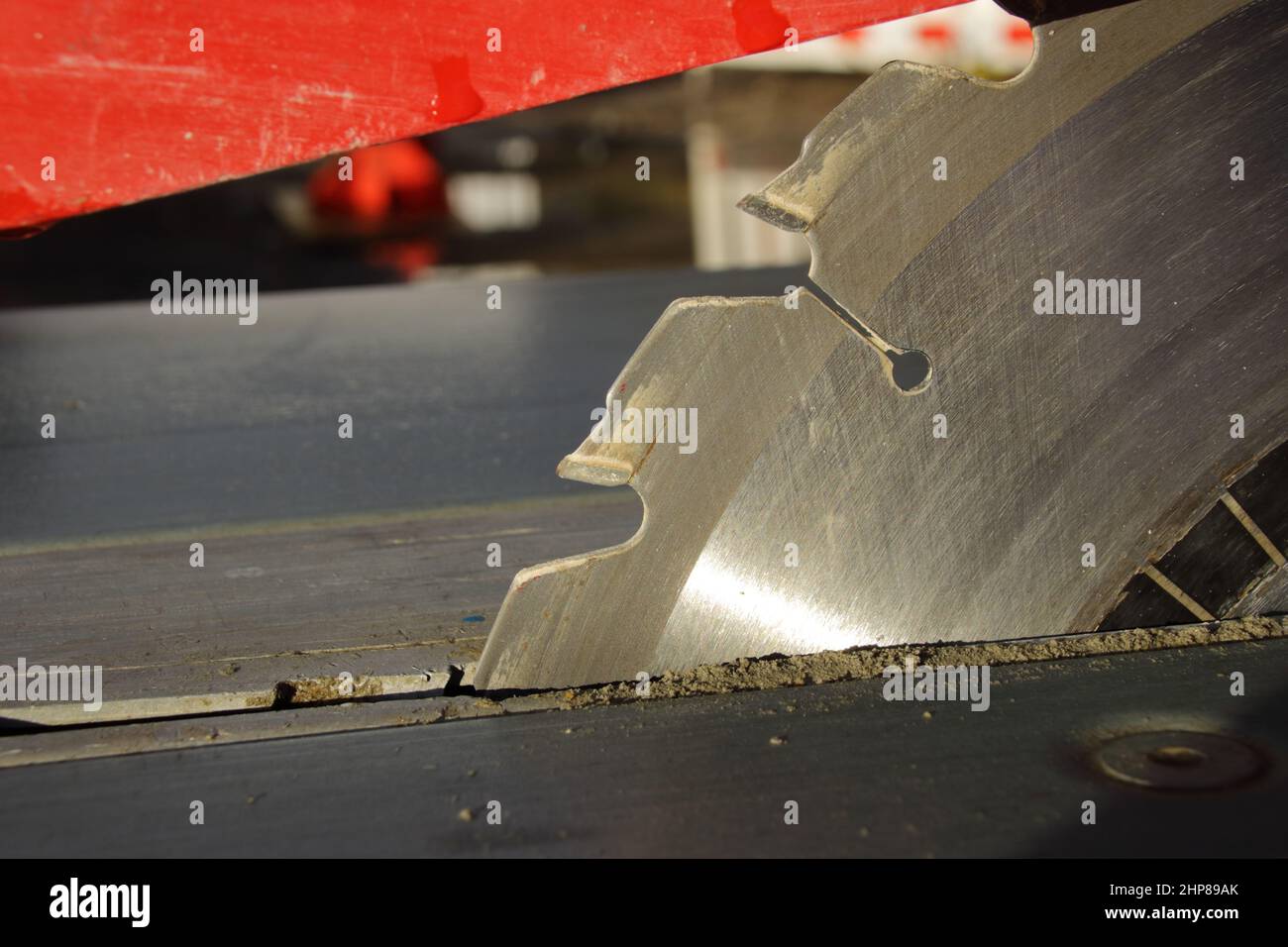 Sägeblatt einer Kreissäge auf einer Baustelle Stockfoto
