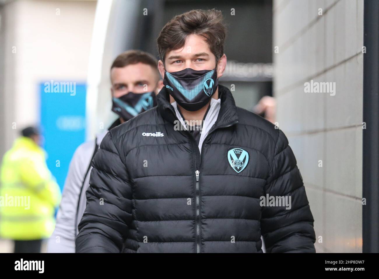 Louie McCarthy-Scarsbrook (15) aus St. Helens kommt am 2/19/2022 im MKM-Stadion in an. (Foto von David Greaves/News Images/Sipa USA) Quelle: SIPA USA/Alamy Live News Stockfoto