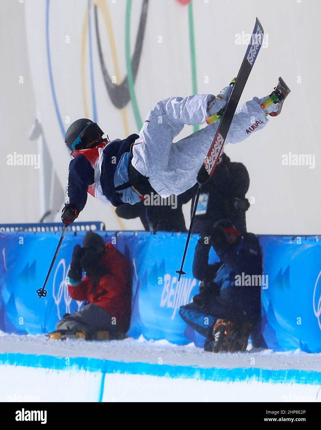 Peking, Hebei, China. 19th. Februar 2022. Birk Irving (USA) beim Freestyle-Ski-Herren Halbpipe-Finale während der Olympischen Winterspiele 2022 in Peking im Genting Snow Park. (Bild: © David G. McIntyre/ZUMA Press Wire) Stockfoto