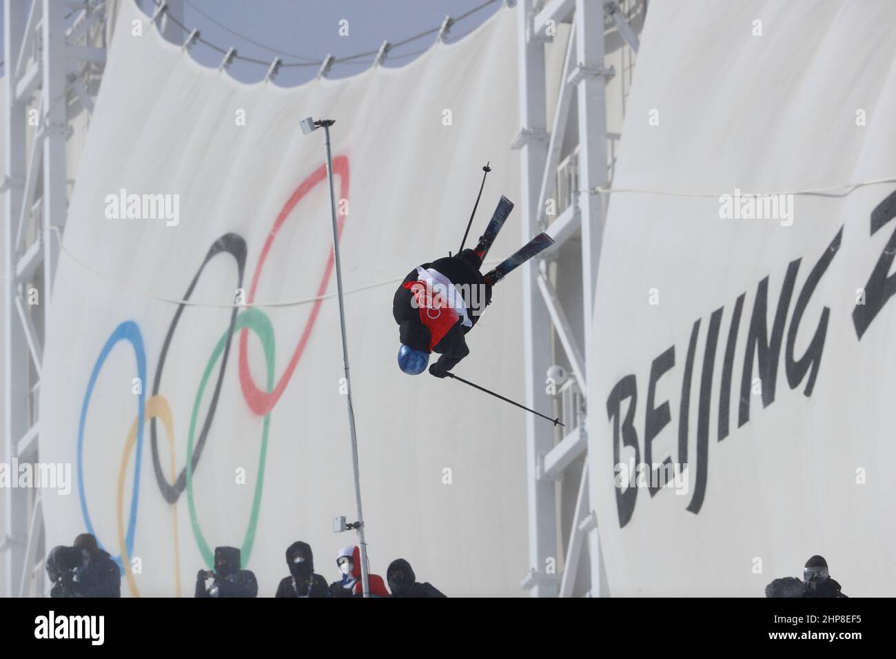 Peking, Hebei, China. 19th. Februar 2022. Nico Porteous (NZL) im Freestyle-Halbpipe-Finale der Herren während der Olympischen Winterspiele 2022 in Peking im Genting Snow Park. (Bild: © David G. McIntyre/ZUMA Press Wire) Stockfoto