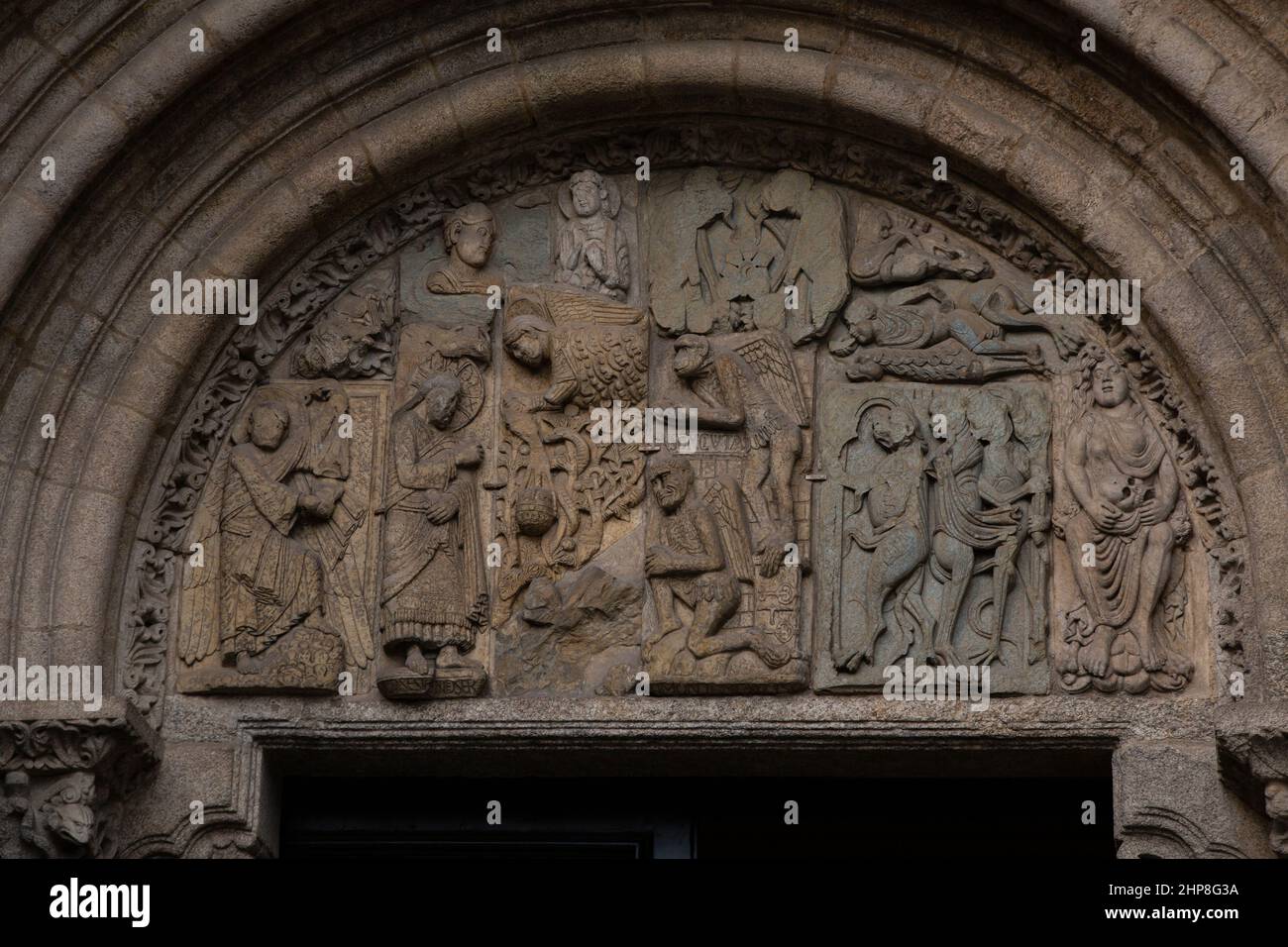 Galicien, xacobeo, Camino de Santiago, skulpturales Detail der Fassade der Platerías der Kathedrale von Santiago de Compostela Stockfoto