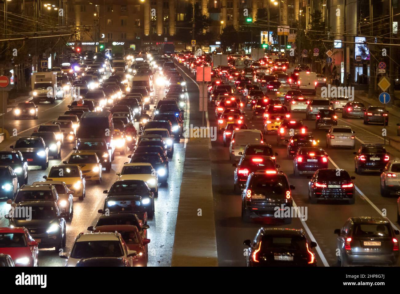 MOSKAU, RUSSLAND - 16. Oktober 2018. Stau in der Stadt Stockfoto
