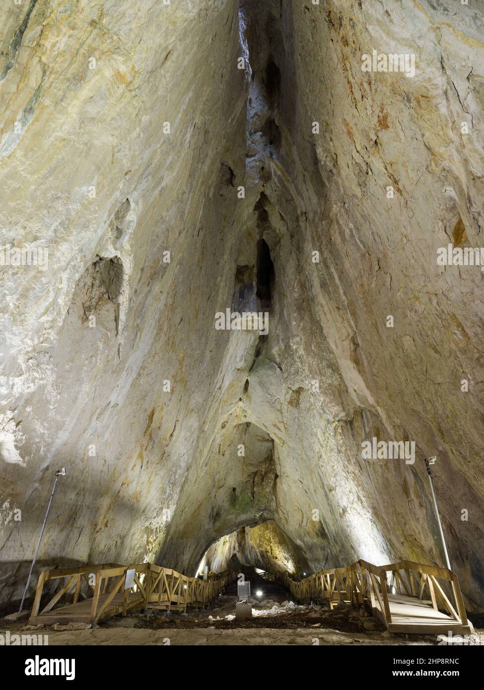 Inalti Cave Wanderweg. Inalti natürliche Höhle für die Öffentlichkeit zugänglich. Ayancik - Sinop - Türkei Stockfoto