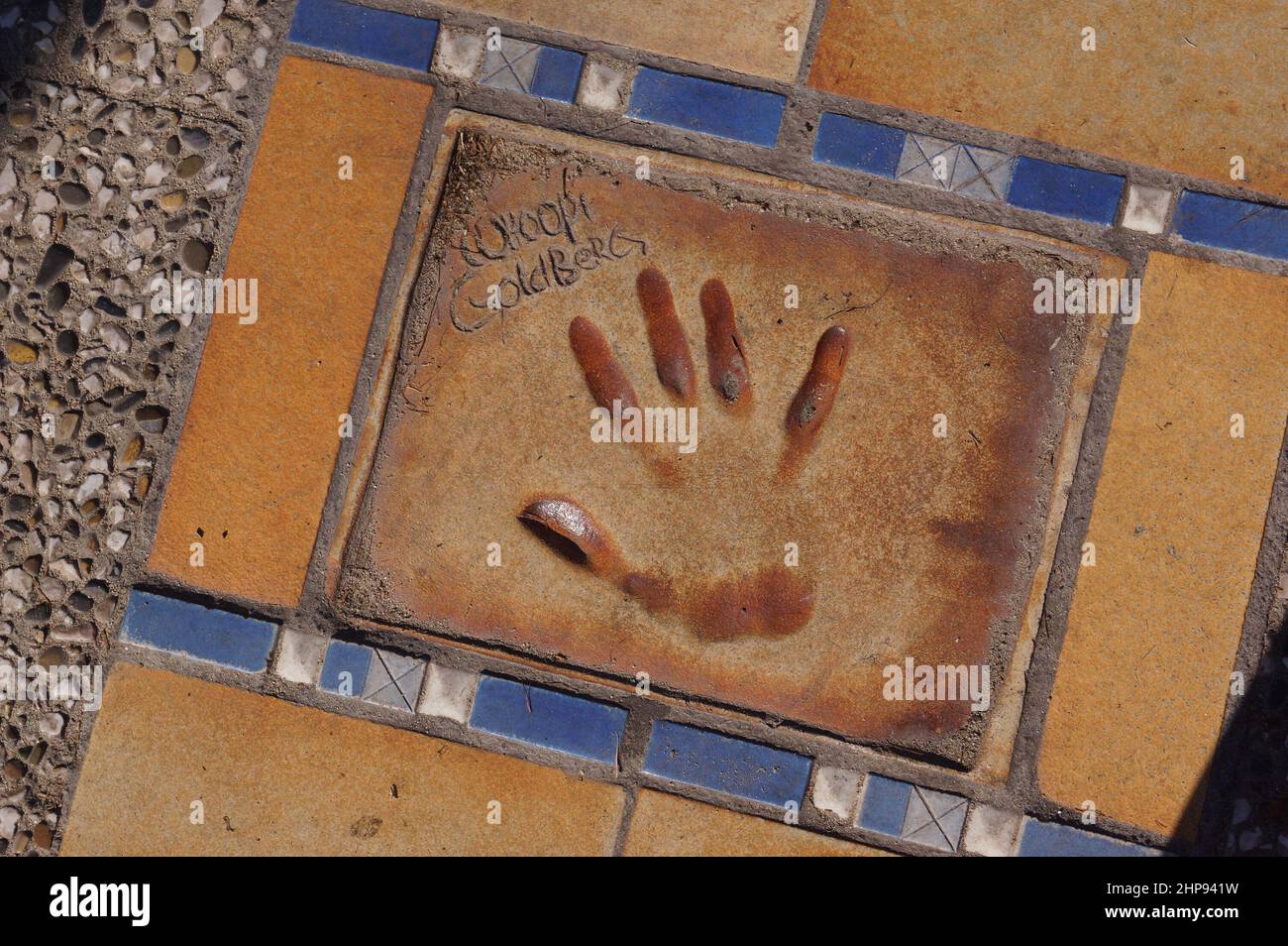 Cannes, Frankreich: Handdruck von Whoopi Goldberg in der AllÃ©e des Ã‰toiles du CinÃ©ma, oder Gehweg der Sterne, im Palais de Festival Stockfoto