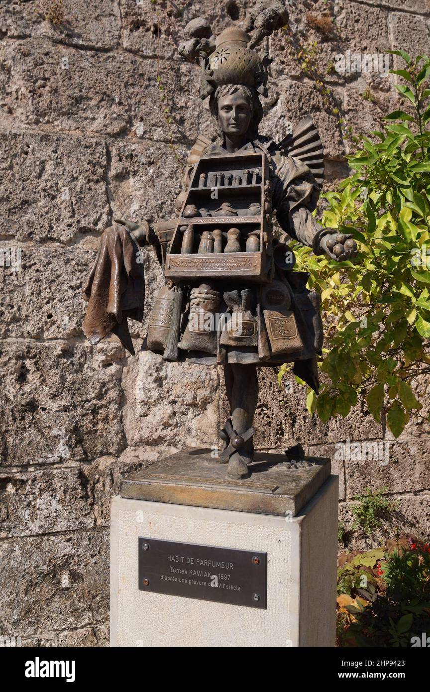 Grasse, CÃ´te d'Azur (Frankreich): Die Bronzestatue Habit de Parfumeur oder Parfümverkäufer Stockfoto