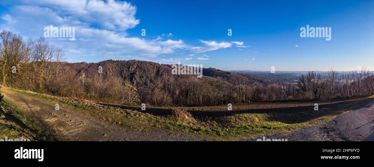 Vertouit - Vue panoramique de la vallée de la Vézère depuis la table d'Orientation Stockfoto