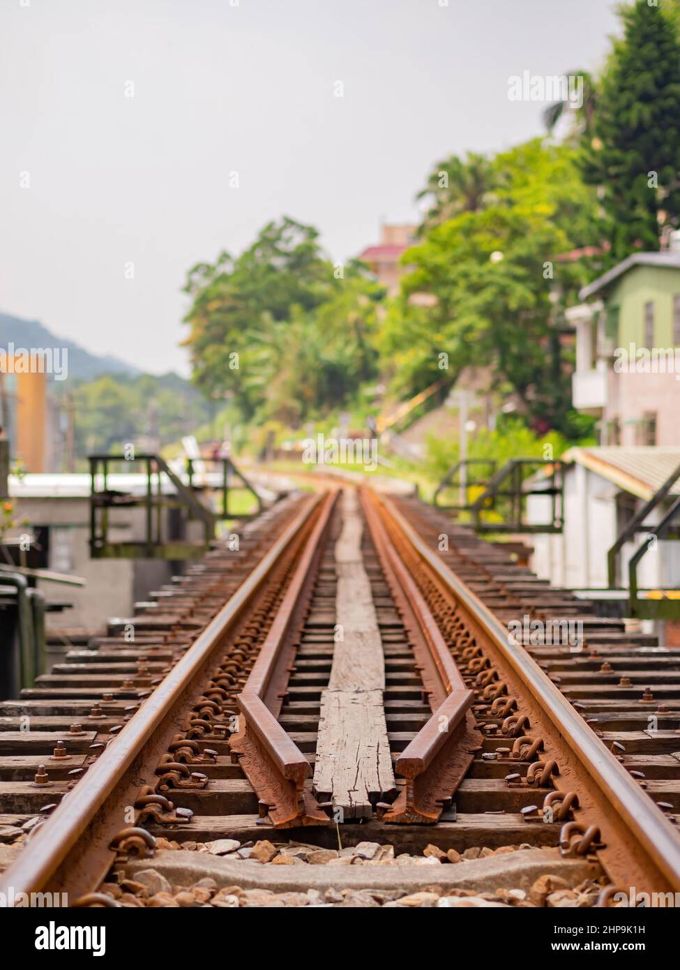 Nahaufnahme der Eisenbahn in der Nähe von Jing Tong in New Taipei City, Taiwan Stockfoto