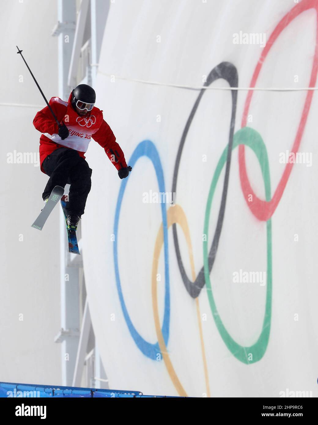 Peking, Hebei, China. 19th. Februar 2022. Kevin Rolland (FRA) beim Halbpipe-Finale für Herren im Freestyle-Skisport während der Olympischen Winterspiele 2022 in Peking im Genting Snow Park. (Bild: © David G. McIntyre/ZUMA Press Wire) Stockfoto