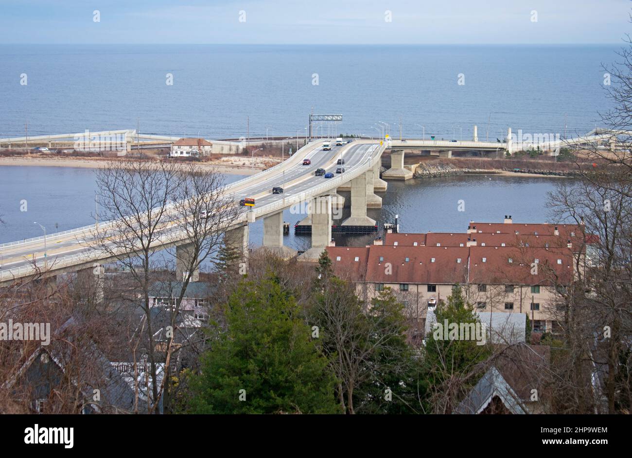 Brücke auf der Route 36, New Jersey, die das Atlantic Highlands mit Sandy Hook und Sea Bright in New Jersey, USA -07 verbindet Stockfoto