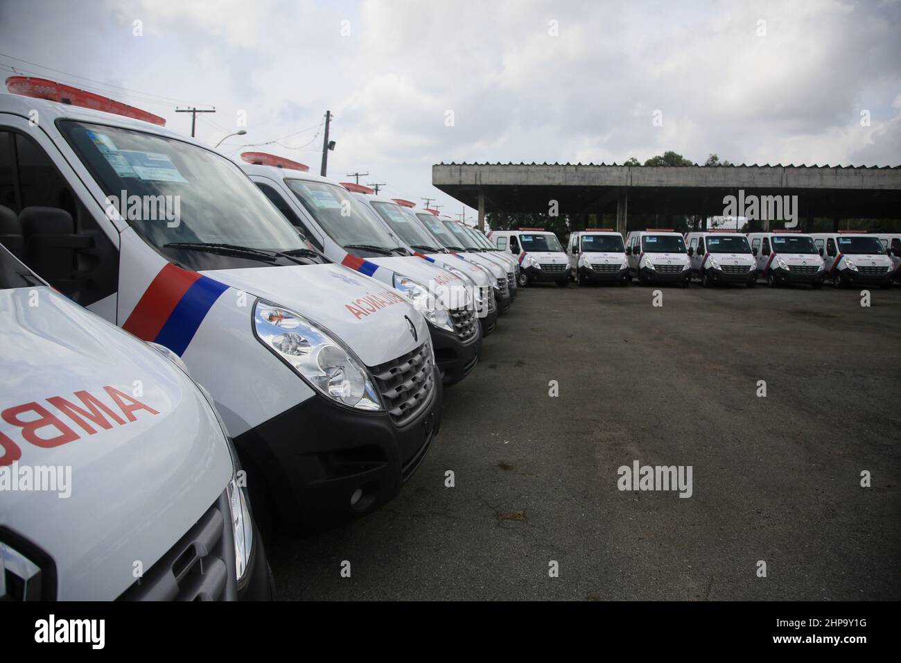 salvador, bahia, brasilien - 14. februar 2022: Krankenwagen, gespendet von der Regierung von Bahia an die Regierungen der Bundesstaaten. Stockfoto