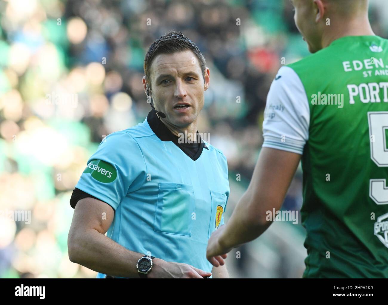 Easter Road Stadium, Edinburgh.Schottland UK.19th Feb 22 Hibernian vs Ross County Cinch Premiership Match. Schiedsrichter Steven McLean Kredit: eric mccowat/Alamy Live News Stockfoto