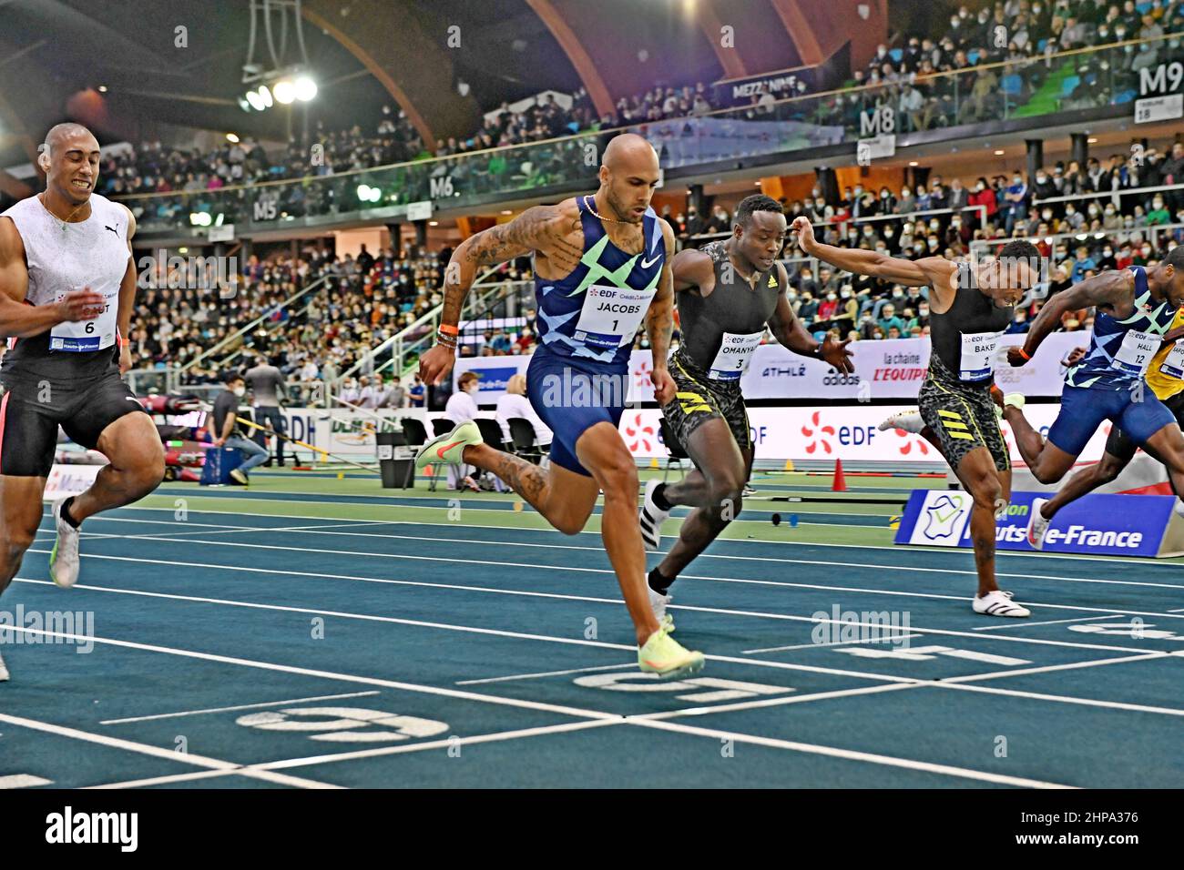 Lamont Marcell Jacobs (ITA) gewinnt die 60 m 6,50 beim Treffen Hauts-de-France Pas-de-Calais in der Arena Stade Couvert, Donnerstag, 17. Februar 2022, in Lieven, Frankreich. Von links: Jimmy Vicaut (FRA), Jacobs, Ferdinand Omurwa (KEN), Ronnie Baker (USA), Elijah Hall-Thompson (USA) und Sean Safo-Antwi (GHA). (Jiro Mochizuki/Bild des Sports) Stockfoto