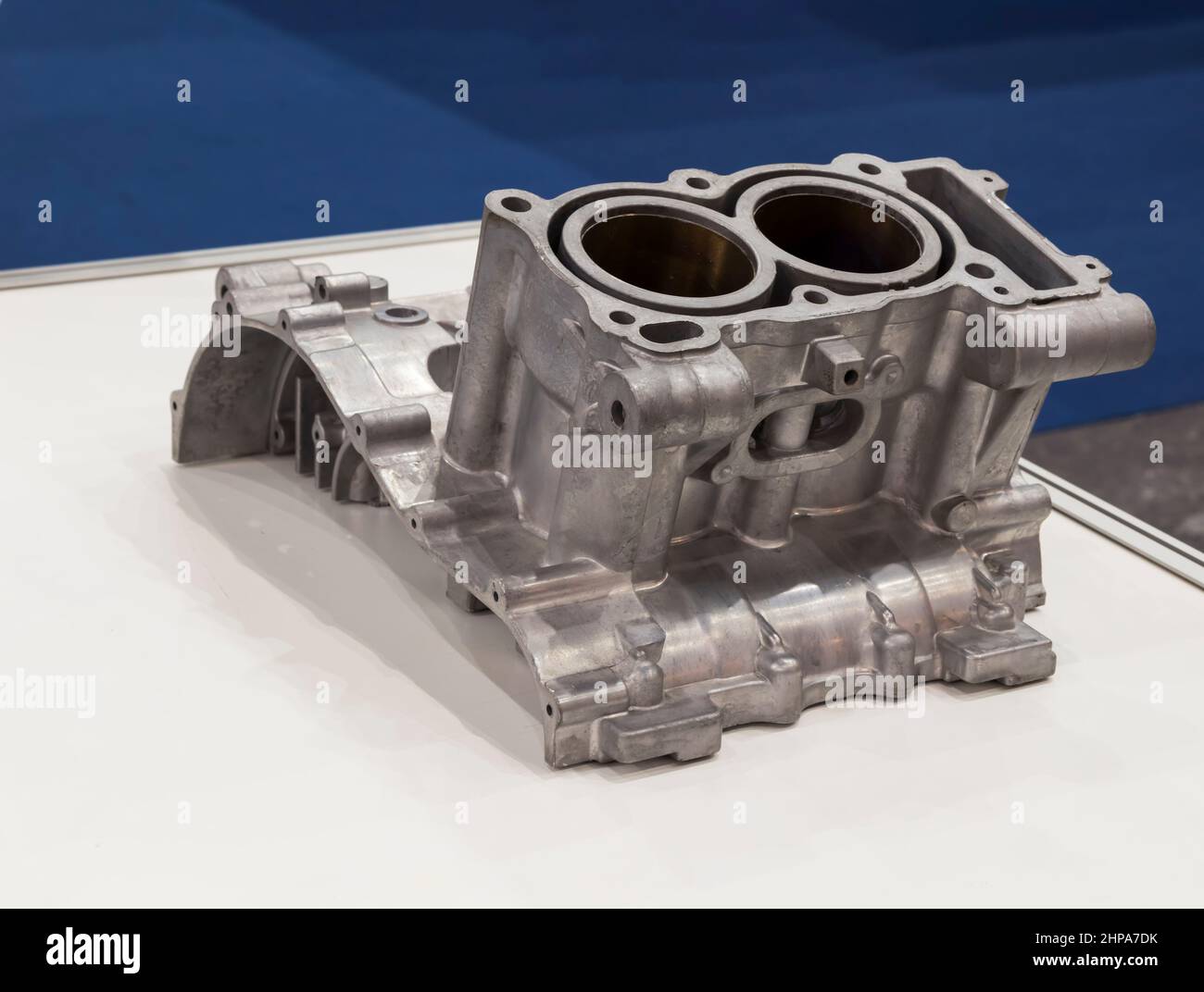 Aluminium-Druckguss-Produkte aus Hochdruck-Spritzmaschine mit geschmolzenem Metall- und Metallwerkzeug oder Gussform; ADC12; technischer Hintergrund Stockfoto