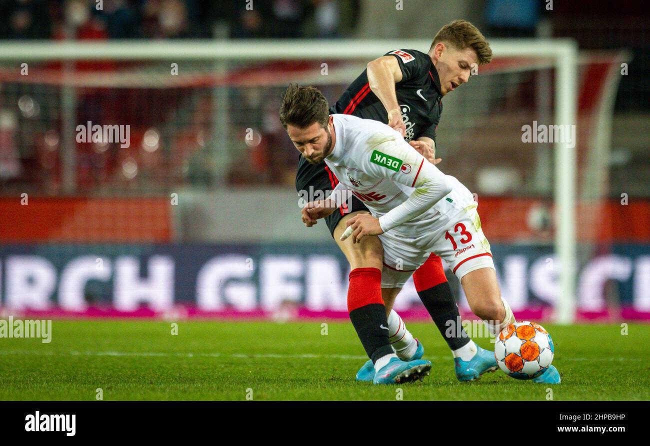 Mark Uth (Köln), Kristijan Jakic (FRA) 1. FC Köln - Eintracht Frankfurt 19.02.2022, Fussball, BundesligaSaison 2021 2022 Foto: Moritz Müller Copyrig Stockfoto