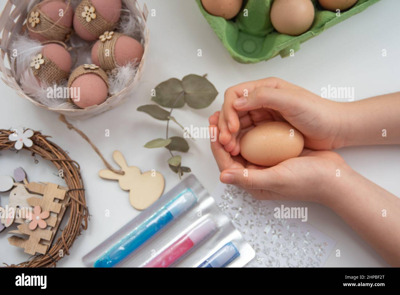 Osterdekorationen für die Frühlingsfeier Stockfoto