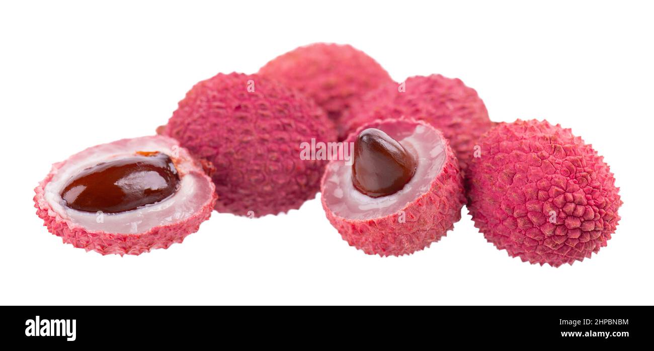 Litschi-Frucht isoliert auf weißem Hintergrund. Tropische exotische frische reife Früchte. Litchi chinensis. Beschneidungspfad Stockfoto