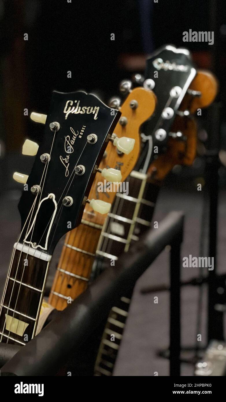 Gibson Gitarren auf einer Bühne Stockfoto