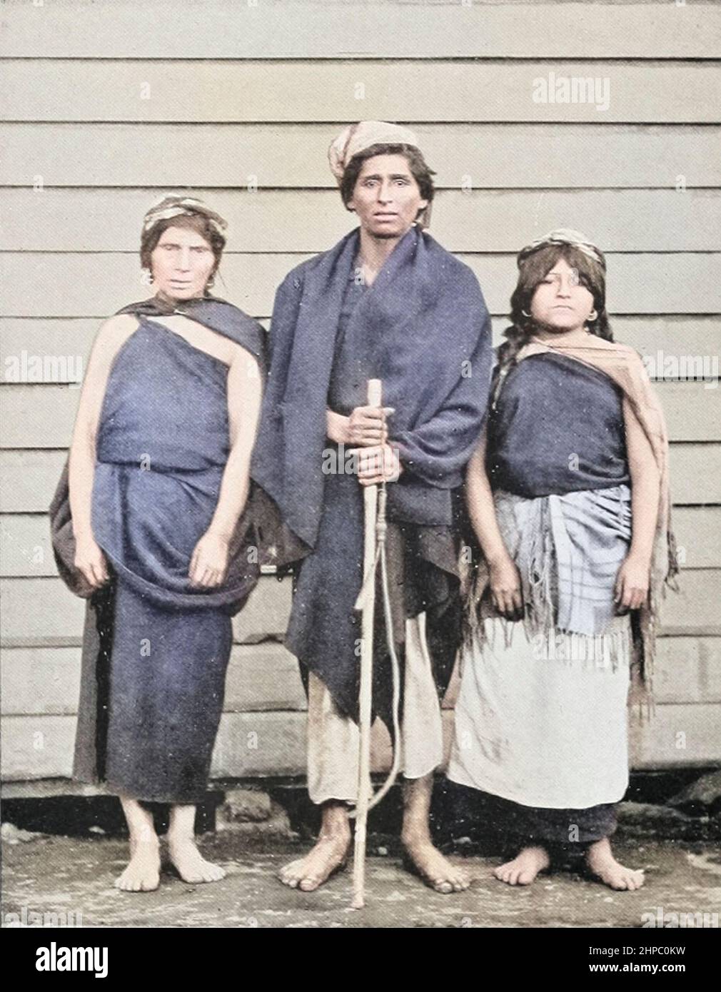 Maschinell colorierte Mapuche Eingeborene von Araucania die Mapuche sind eine Gruppe indigener Bewohner des heutigen Süd-zentralen Chiles und des Südwestargentins, einschließlich Teilen des heutigen Patagonien. Aus dem Buch The living Races of Mankind; Band 2 von Henry Neville Hutchinson, veröffentlicht 1901 in London von Hutchinson & Co Stockfoto