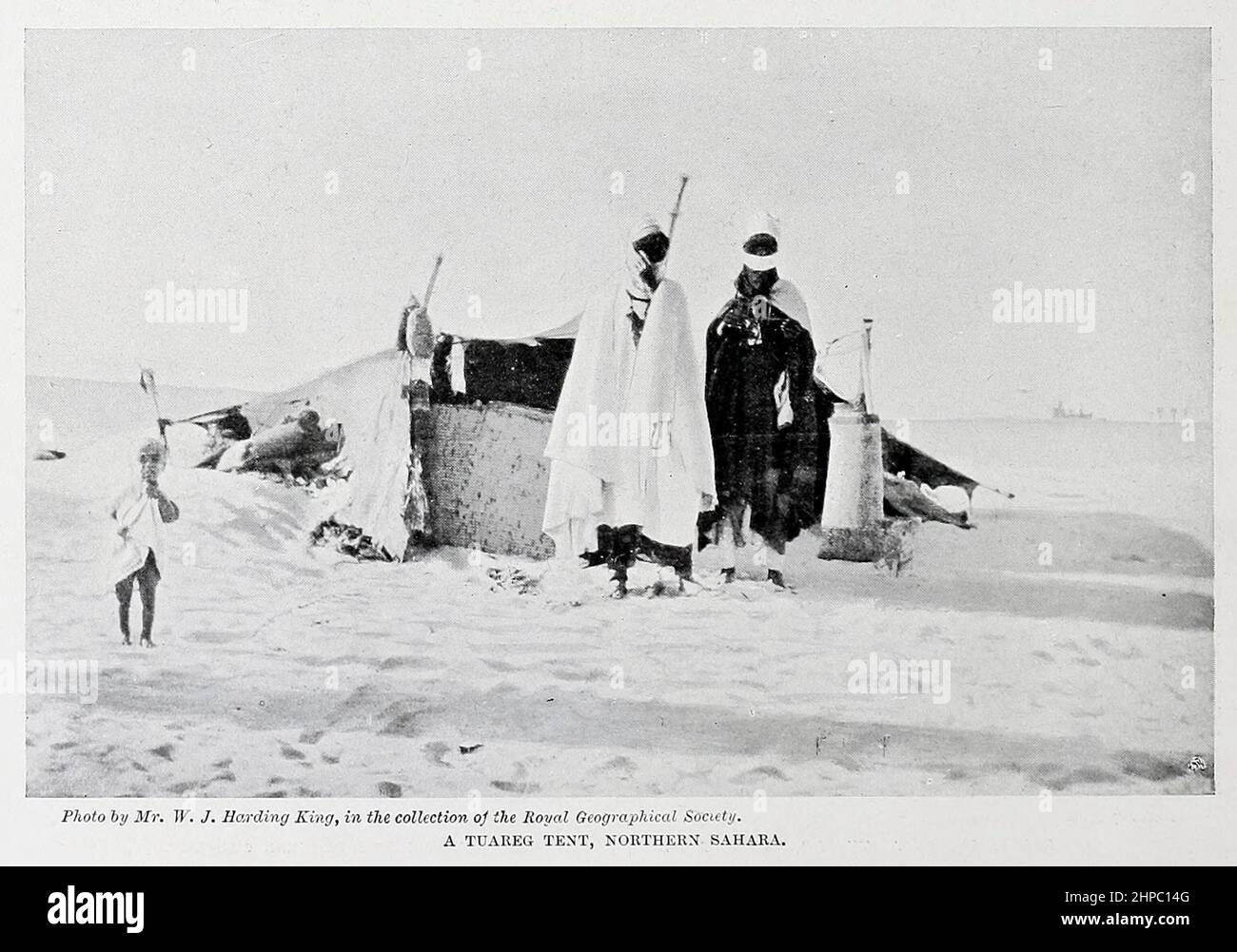 TUAREG-ZELT, NORDSAHARA aus dem Buch „die lebenden Rassen der Menschheit“ ein populärer illustrierter Bericht über die Bräuche, Gewohnheiten, Verfolgungen, Feste und Zeremonien der Rassen der Menschheit auf der ganzen Welt von Sir Harry Hamilton Johnston, Und Henry Neville Hutchinson Veröffentlicht in London von Hutchinson & Co. Im Jahr 1902 Stockfoto