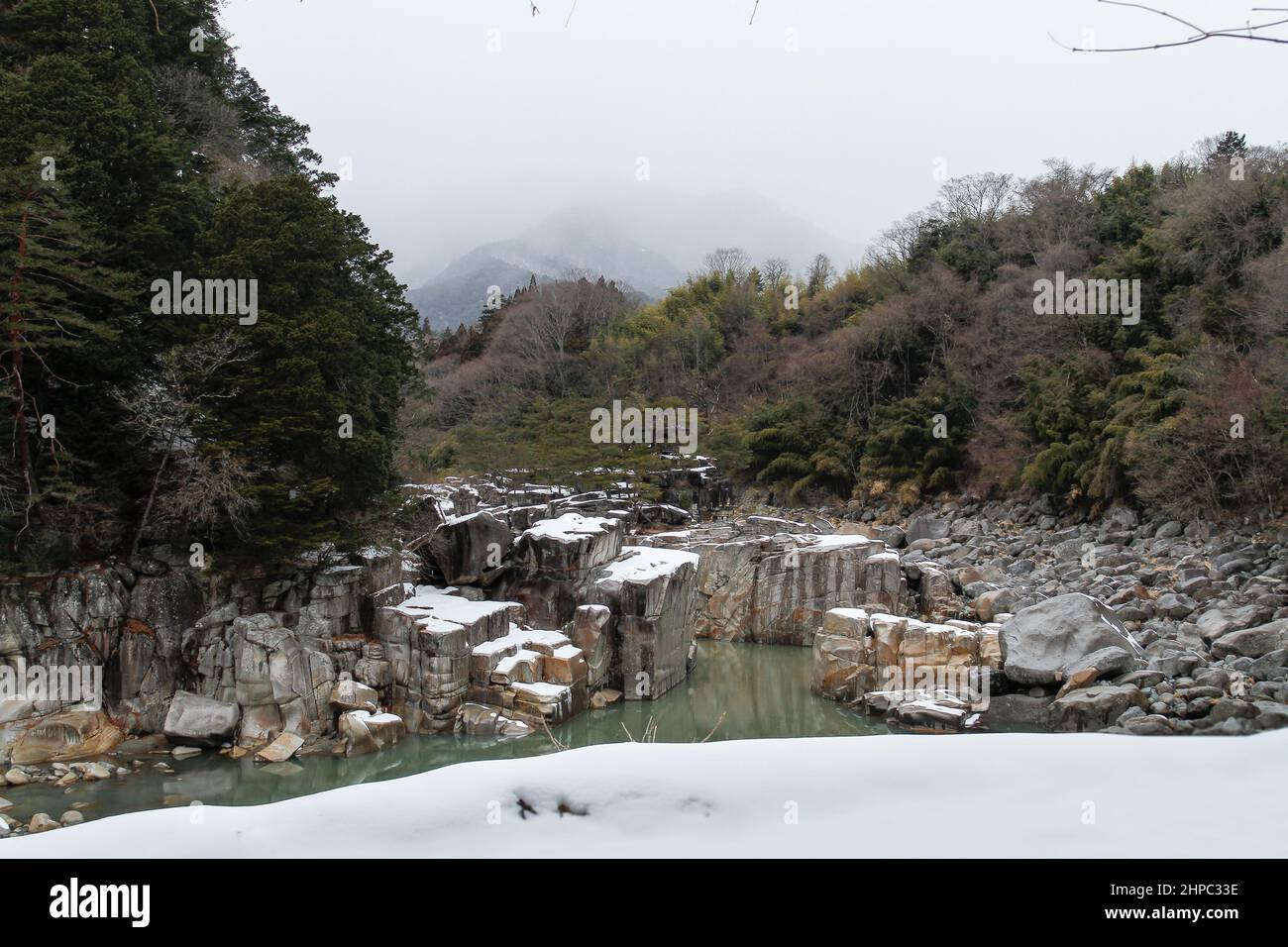 nagano, japan, 2022/19/02 , Nezame no toko, was soviel bedeutet wie 'Bett des Erwachens', ist ein malerischer Ort in Japan, gelegen in Agematsu, Kiso District, Nagano Prefectur Stockfoto