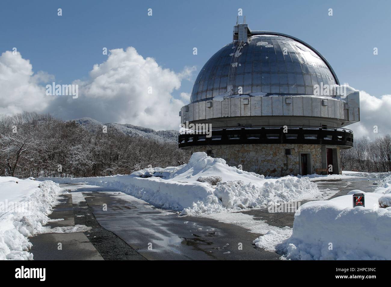 nagano, japan, 2022/19/02 , das Kiso Observatorium (japanisch: Kiso Kansokujo) ist ein astronomisches Observatorium am Mt. Ontake in Japan. Die Sternwarte Stockfoto