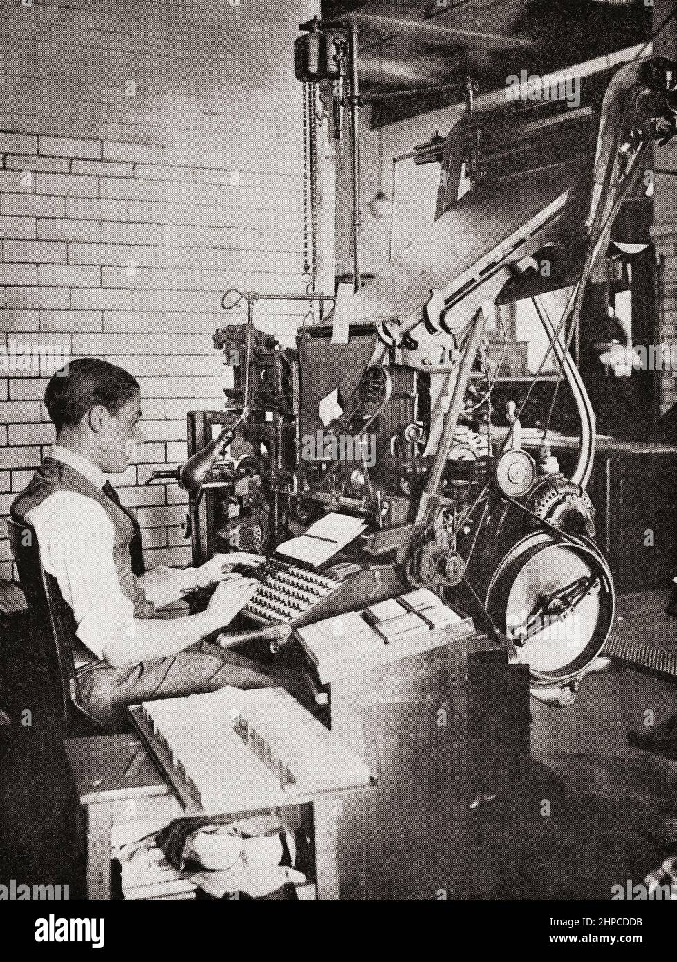 Eine linotype-Maschine, eine Liniengießmaschine, die zum Drucken von Zeitungen, Zeitschriften und Plakaten verwendet wird. Aus dem Wonder Book of Science, erschienen in den 30er Jahren. Stockfoto