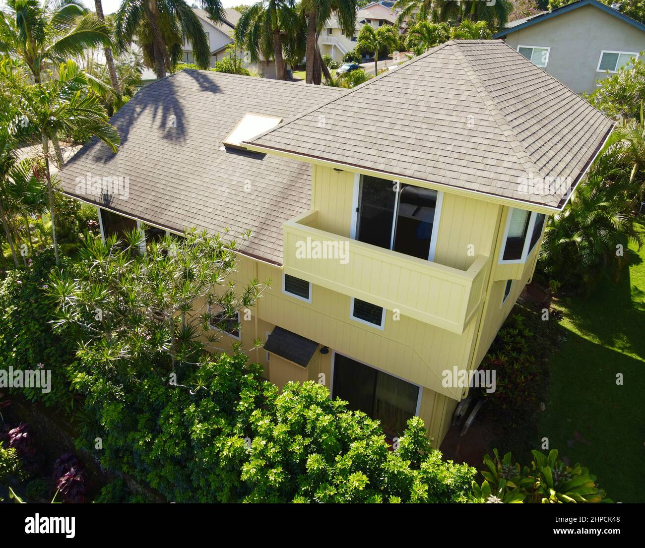 Gelbes Haus am Kai Ikena Drive in Kalaheo auf Kauai Stockfoto