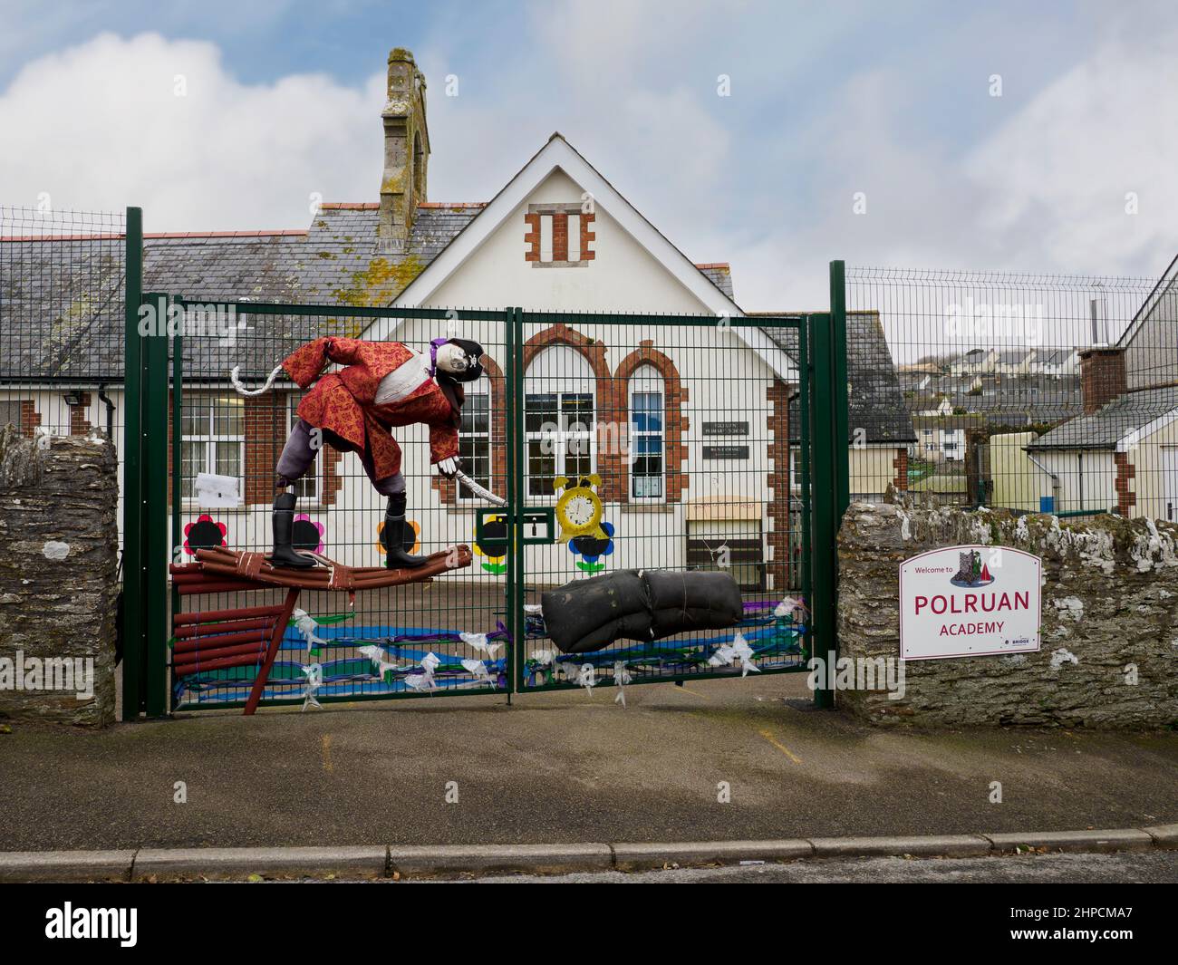 Polruan Academy Grundschule in einem Dorf, Polruan, Cornwall, Großbritannien Stockfoto